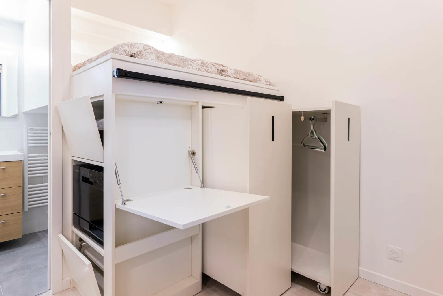 Vivre Grand dans un petit espace : Astuces d’aménagement d’intérieur pour les studios parisiens