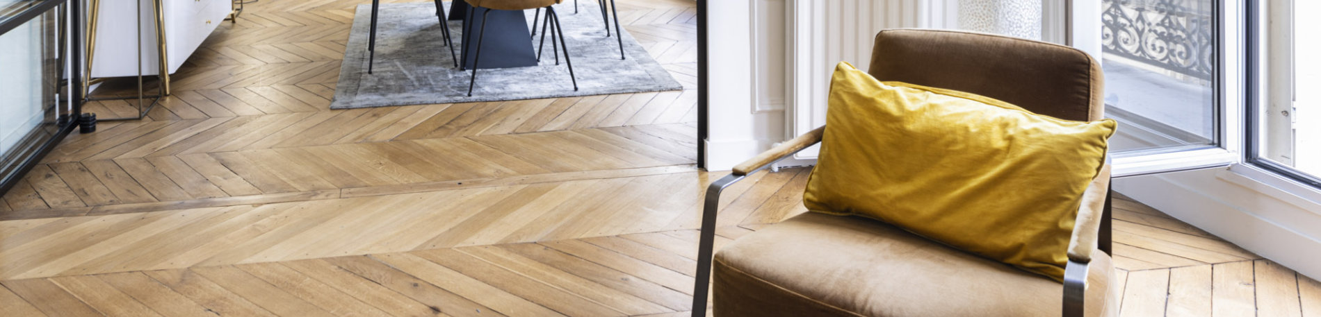 Pierre naturelle, parquet, carrelage ou béton ciré : quel matériau de sol choisir pour sublimer votre intérieur parisien